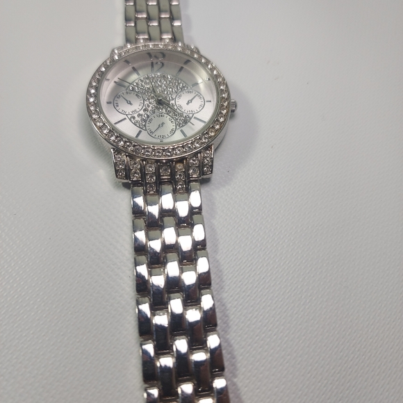 Silver tone and rhinestone bracelet analog wrist watch - Picture 4 of 5